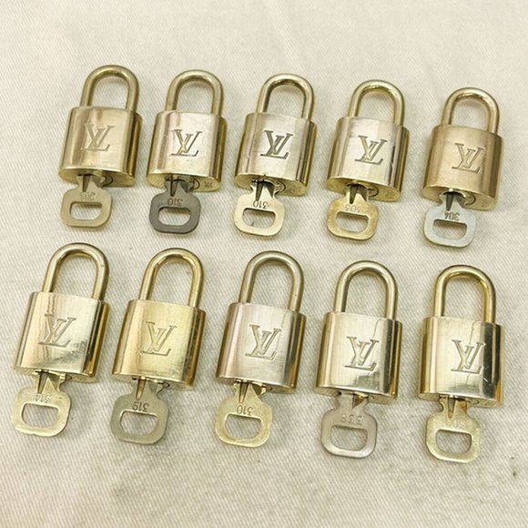 LOUIS VUITTON LV 10 SET PADLOCK KEY CHARM CADENA GOLD-PLATED FRANCE 36JF464 - Picture 2 of 4